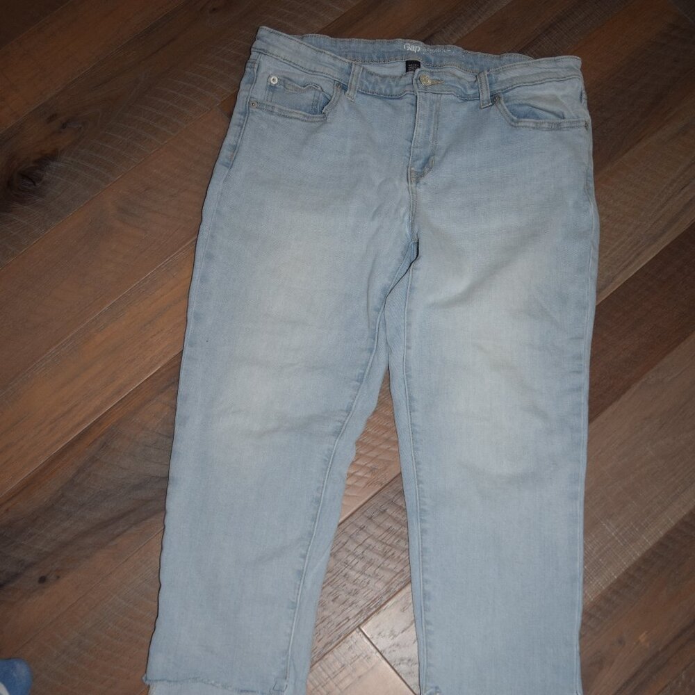 Women 12 31 GAP Super Crop Leg Light Indigo Denim Blue Jeans 560676-00 N54